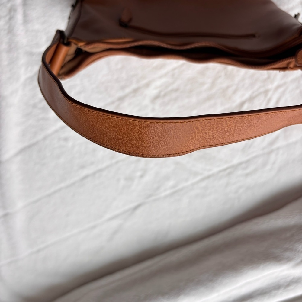 Vintage Veneto Cognac Brown Shoulder Bag | Y2K Minimalist Buckle Strap - Picture 12 of 13